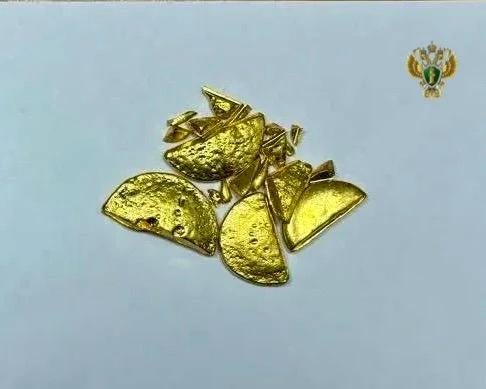 17 слитков кустарного золота в ручной клади пыталась вывезти в Турцию из Минвод жительница Кавказа и попалась