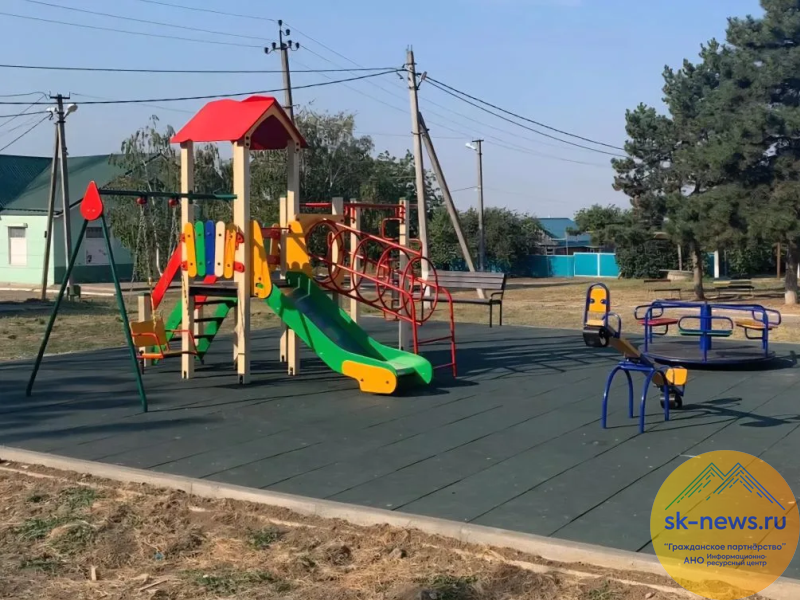 В станице Григорополисской появилась современная детская площадка за 1,1 млн рублей