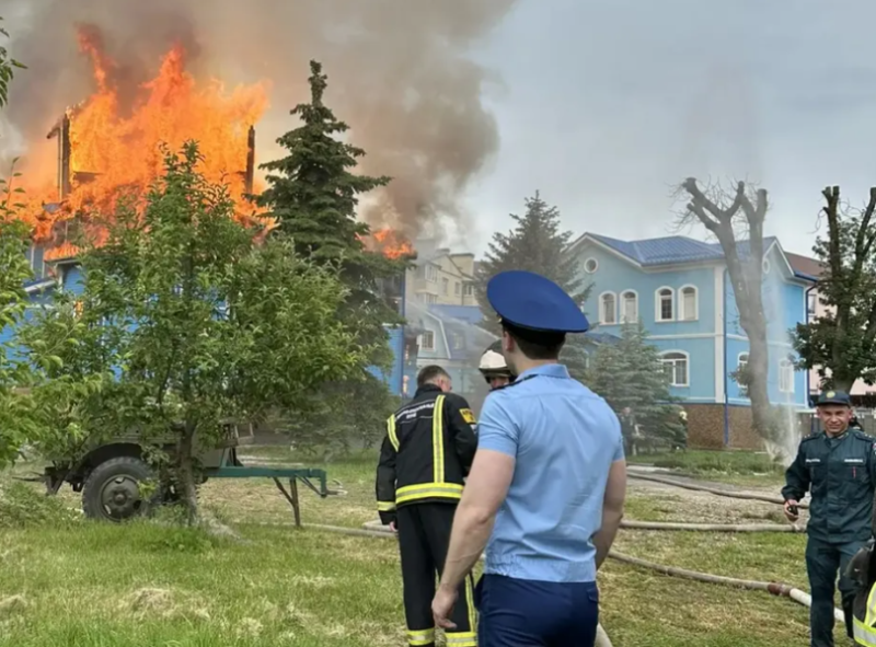 В Ессентуках ранним утром 11 июня загорелся 200-летний православный храм по улице Оборонной