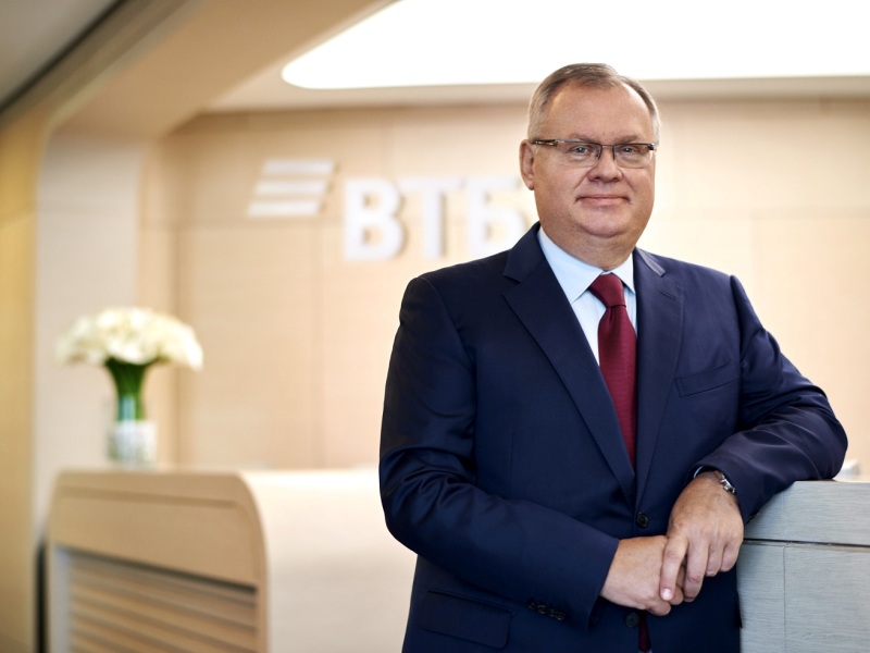 Глава ВТБ дал совет россиянам по сбережениям