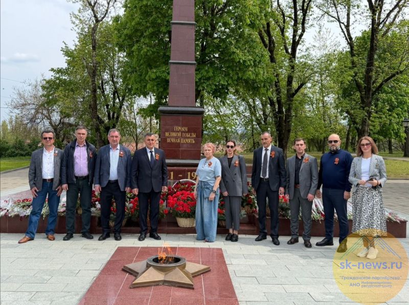 Энергетики Нальчика у Вечного огня вспомнили тех, кто ковал победу на передовой и в тылу