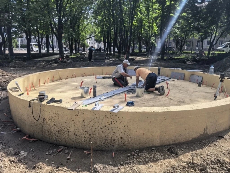 В Ставрополе начали облицовку фонтана в сквере около лицея №8 в зоне отдыха на проспекте Карла Маркса