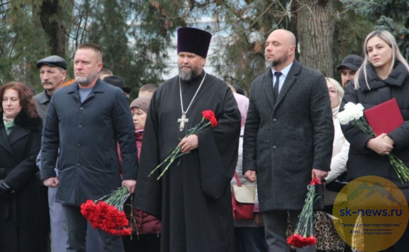 «Имя твое неизвестно, подвиг твой бессмертен»: День Неизвестного Солдата отметили в Кабардино-Балкарии